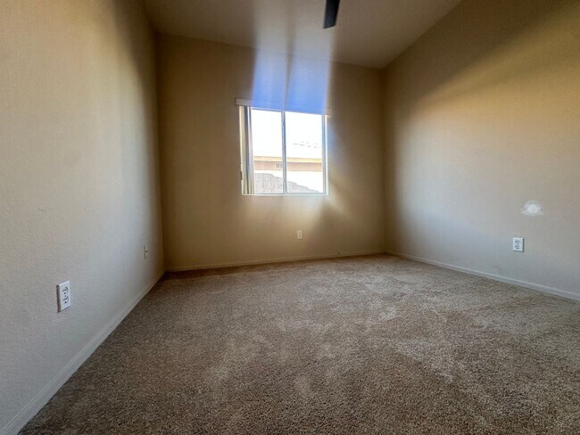 Building Photo - SAN TAN RANCH SINGLE LEVEL 4 BEDROOM WITH NEW FLOORING THROUGHOUT