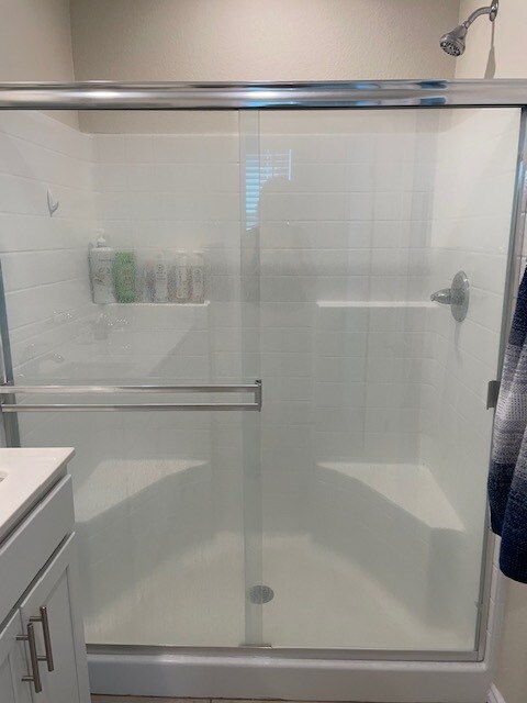 Primary bathroom - 365 Rosefinch St