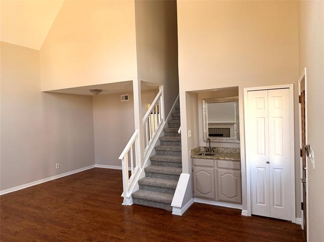 Building Photo - 1000 Lamesa Ct