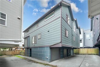 Building Photo - Urban Townhome in Lake City – 3B/2B, Garag...