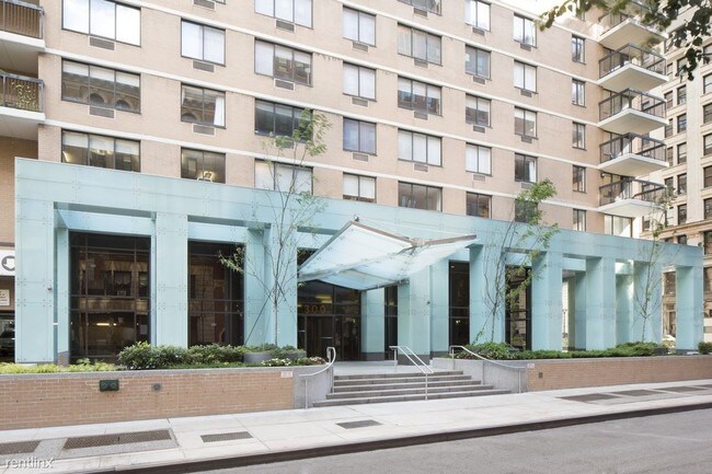 Primary Photo - 300 Mercer St