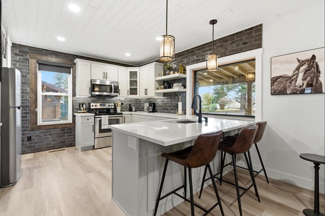 Building Photo - 809 3rd Ave W