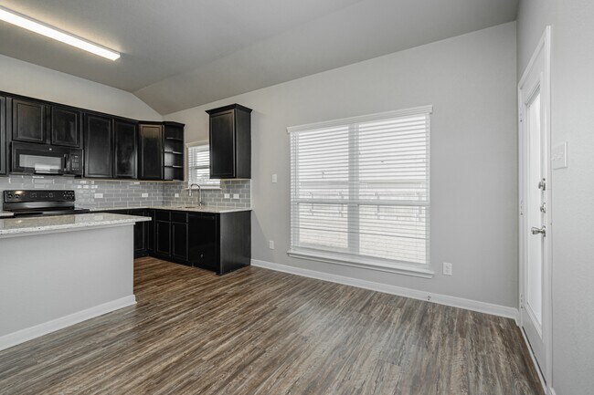 Building Photo - 602 Hollyhock Dr