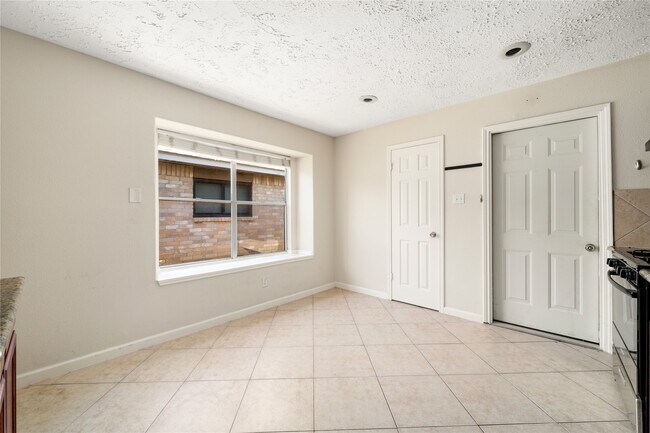 Building Photo - 2603 Hollymist Dr