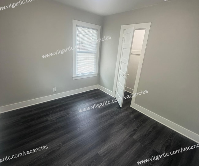 Building Photo - For Rent! 4 bedrooms , 2-full bath Home