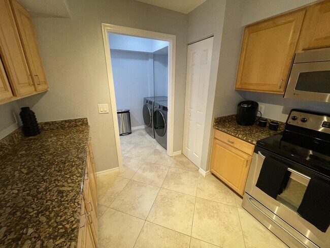 Building Photo - 1801 N Flagler Dr