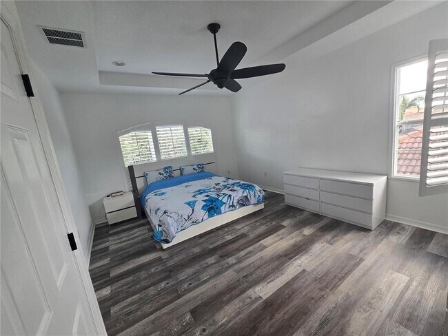 Building Photo - 8111 Santa Rosa Ct