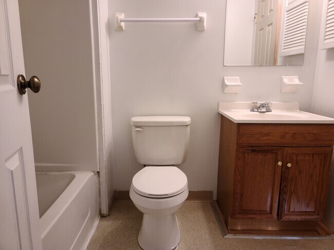 Full bath - 4848 Charlton Ct