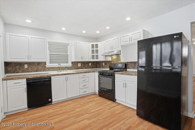 Building Photo - 239 Division St