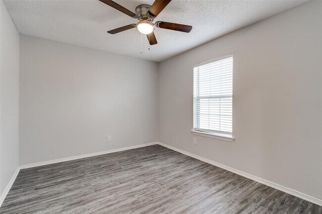 Building Photo - 507 Hilltop Ln