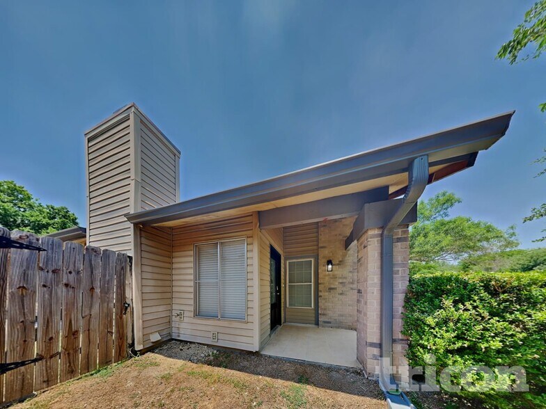 Building Photo - 16635 Saltgrass St