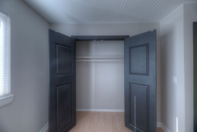 Building Photo - Windsor Village Townhomes