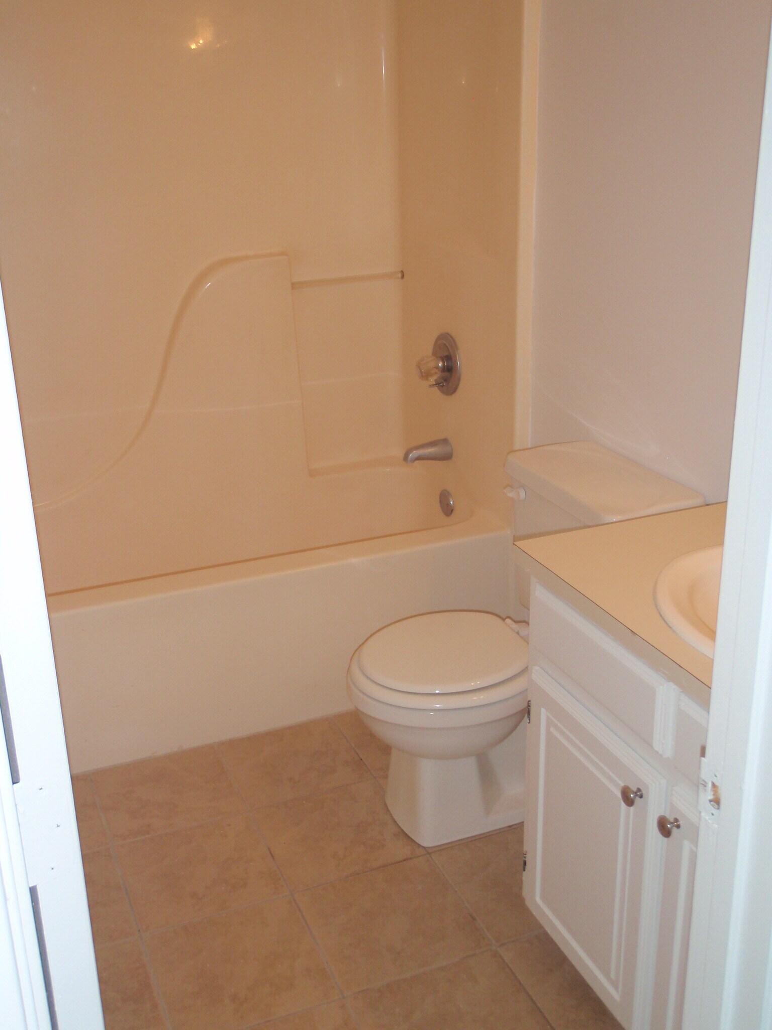 Hall bath - 560 Snow Hill St