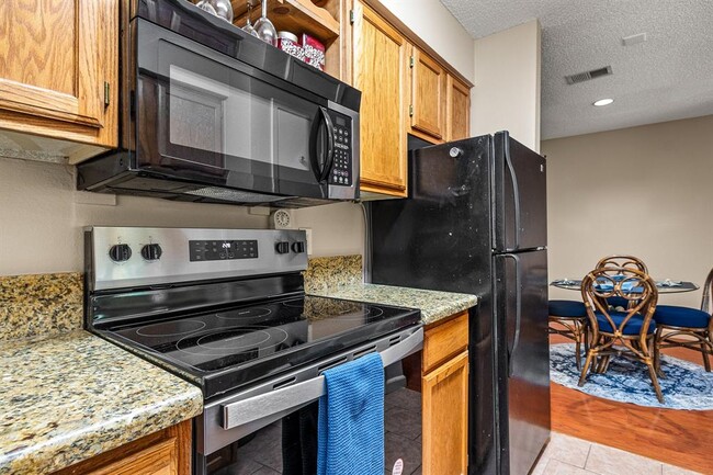 Building Photo - 3900 Aspen Dr
