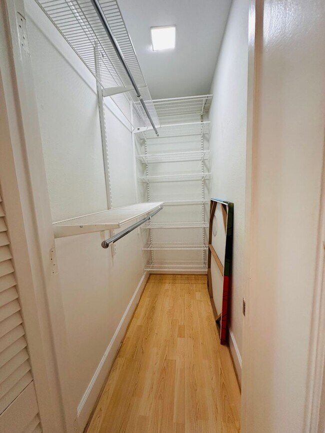 Building Photo - Bright and furnished 1/1 in classy remodel...