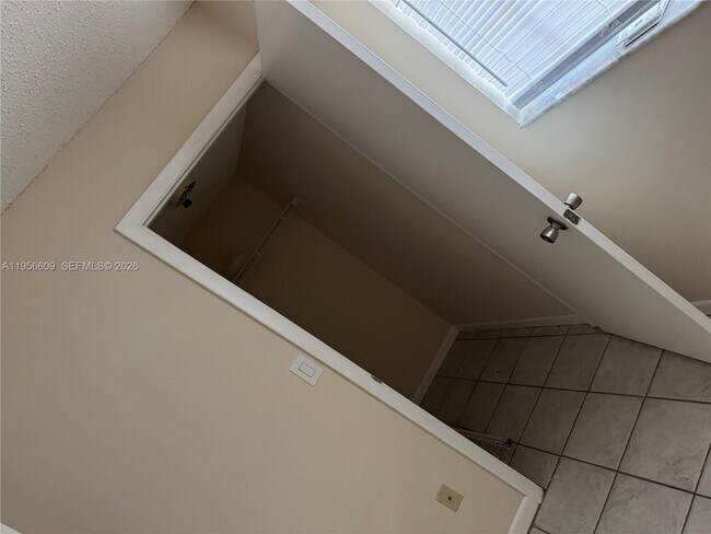 Building Photo - 430 SE 7th St