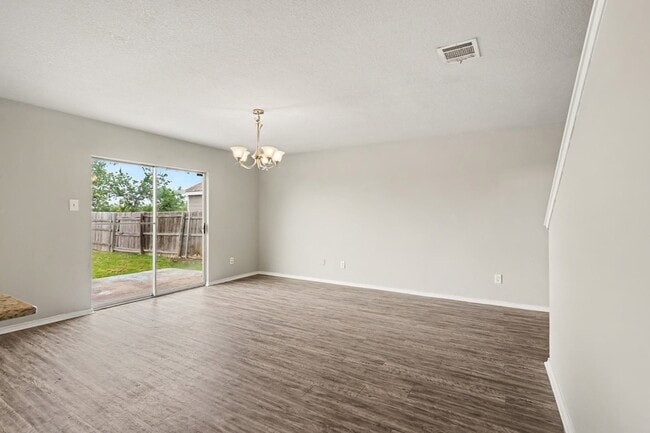 Building Photo - 1733 Vineridge Ln