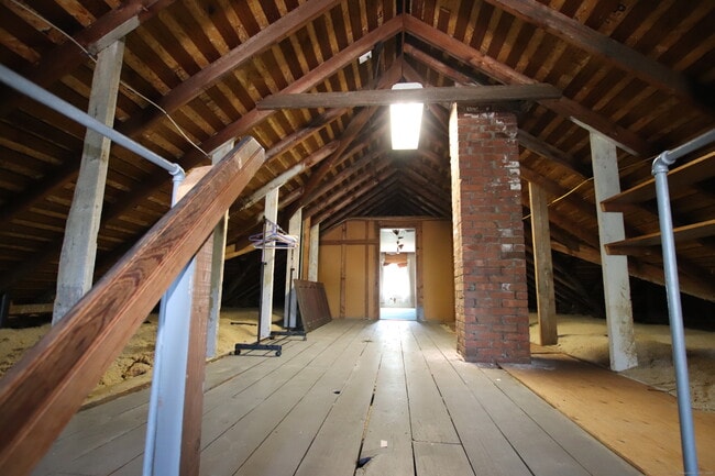 Building Photo - 328 New London Turnpike