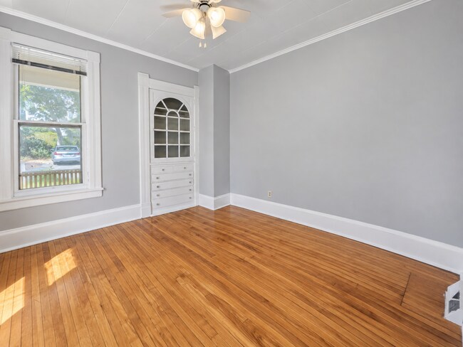 Building Photo - 110-112 E Johnson Street