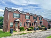 Building Photo - Luxury Townhouse! 2 Bed/2.5 Bath, 1 Car ga...