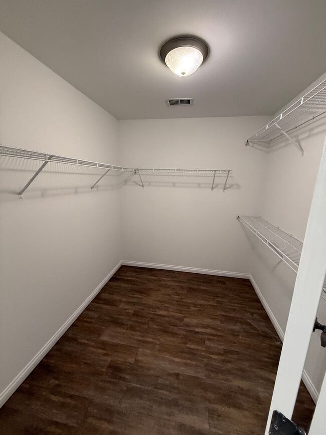 Building Photo - Charming 3-bedroom, 2-bathroom home located in the vibrant city of Lexington