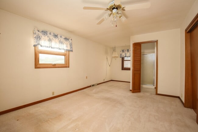 Building Photo - 1705 Elmwood Dr