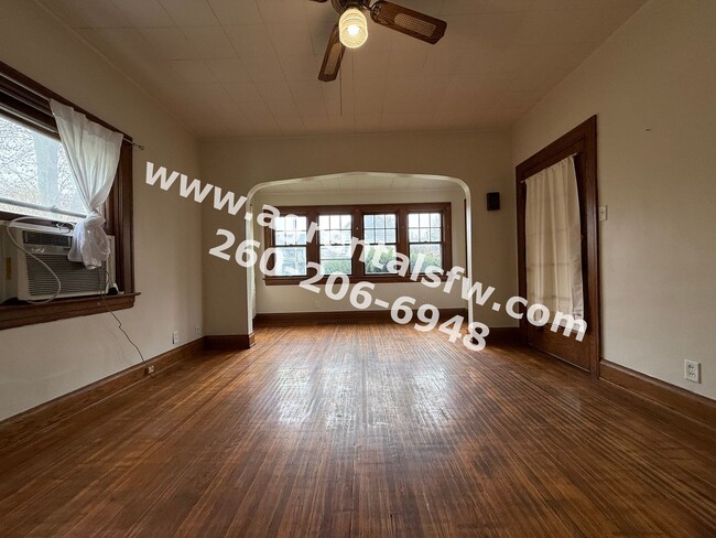 Building Photo - 811 Columbia Ave
