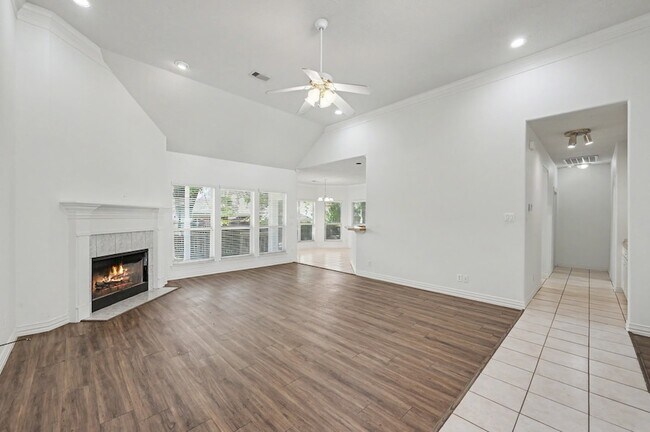 Building Photo - 3334 Hemingway Dr