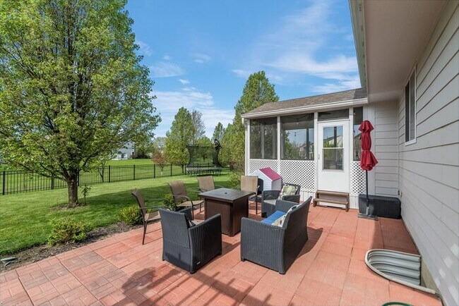 Building Photo - Stunning 6 Bed 3.5 Bath Carmel Home With Finished Basement an Fenced Yard!