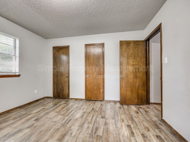 Building Photo - 1706 High Meadows Dr