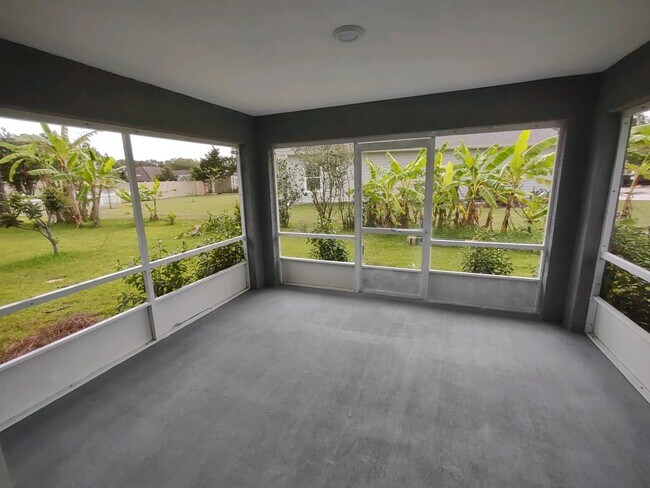 Building Photo - NEW VINYL PLANK FLOORING!! Pine Lakes Subdivision Corner Lot!