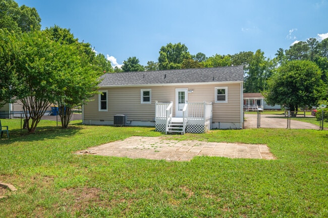 Building Photo - 5712 Sara Kay Dr