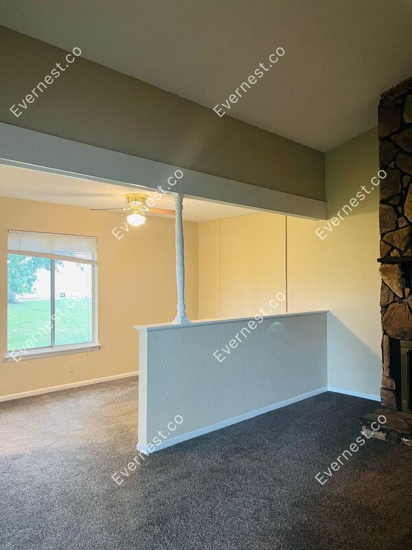 Building Photo - 810 Bellevue Rd