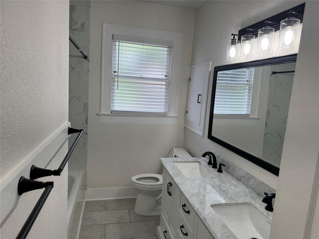 Building Photo - 2842 Shoal Crest Ave