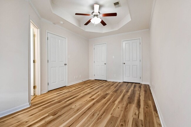 Building Photo - Pet Friendly Three Bedroom!