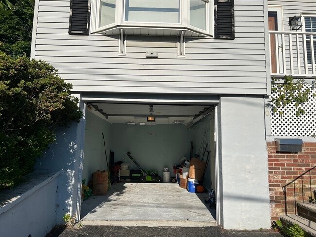 Building Photo - 40 Elm Knoll Rd