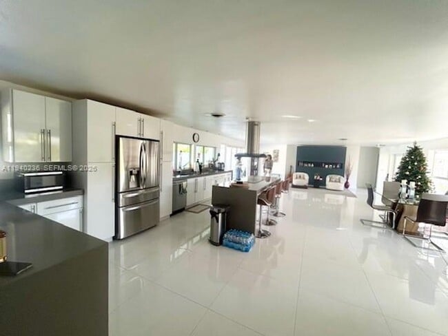 Building Photo - 9825 Palmetto Club Dr