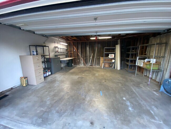 Building Photo - 2440 E Walnut Ave