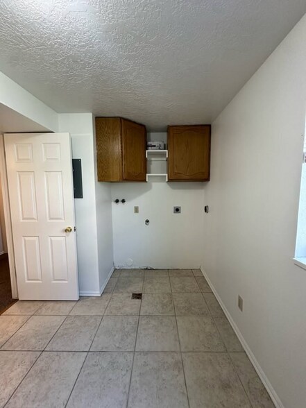 Building Photo - 976 S Freedom Blvd