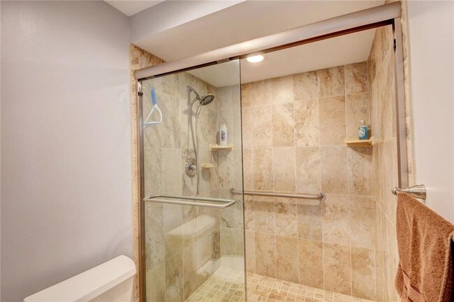 Building Photo - 6101 SE Landing Way