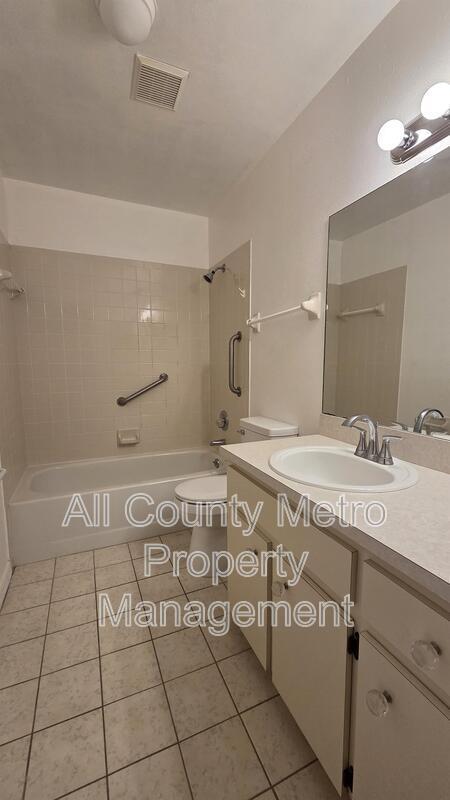 Building Photo - 261 Daisy Estates Dr