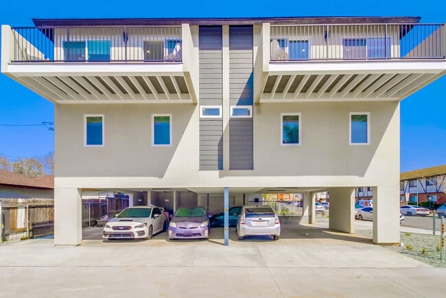 Building Photo - 116 E 22nd St