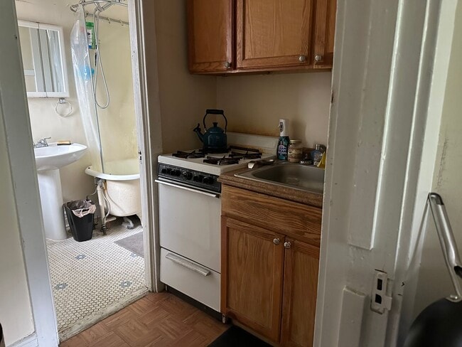 Building Photo - Uptown / Ravenswood - Studio - w/ Decorati...