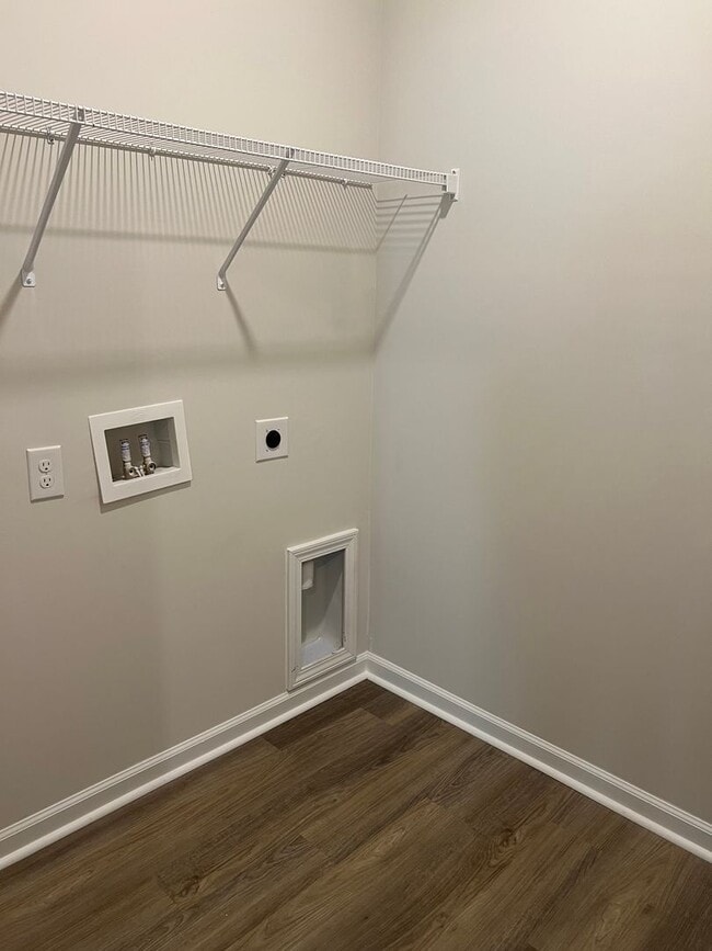 Building Photo - $500 off first month’s rent if lease signed by February 28th!!!!