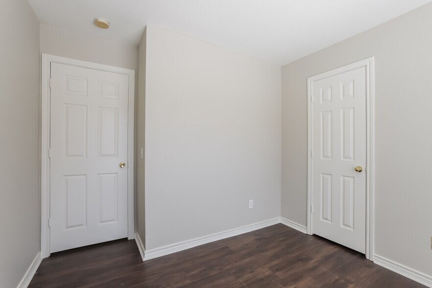 Building Photo - 6750 Liberty Valley Dr
