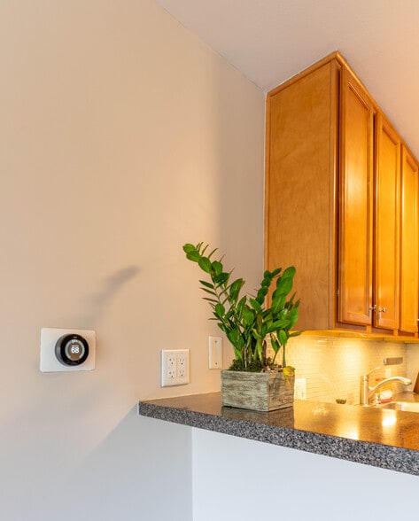 Building Photo - 5950 Oakwood Dr