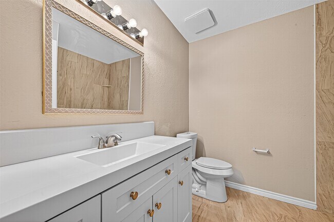 Building Photo - 1811 Foxlake Dr