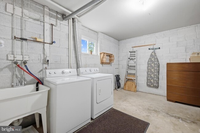 Building Photo - 8350 Glastonbury Ct