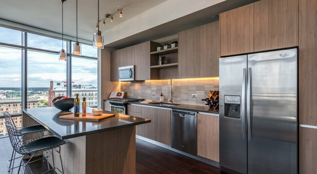 Building Photo - Experience Luxury + 1 Month Free Rent!