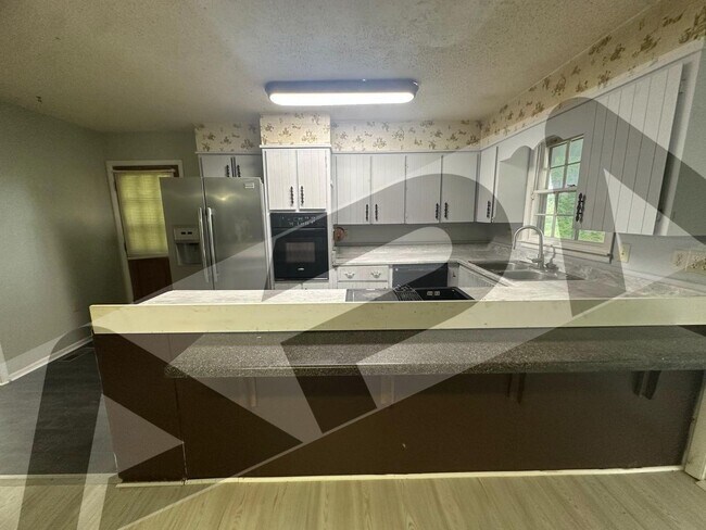 Building Photo - 525 Stoney Brook Dr SW
